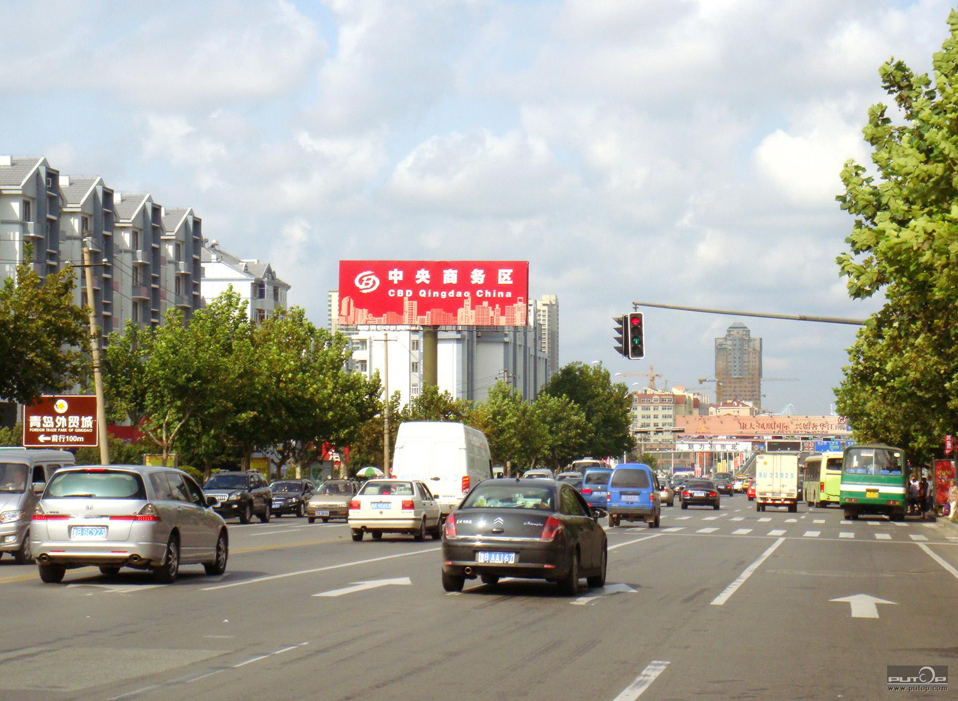 南京路与辽阳西路立柱 青岛户外广告;青岛户外媒体;青岛高炮;青岛广告牌;青岛灯箱;青岛户外大牌;青岛商业区户外广告;青岛主要路段户外媒体;青岛最大的户外公司;青岛自有媒体广告公司;青岛景观式跨路广告;青岛台东三路广告; 青岛都都传媒有限公司