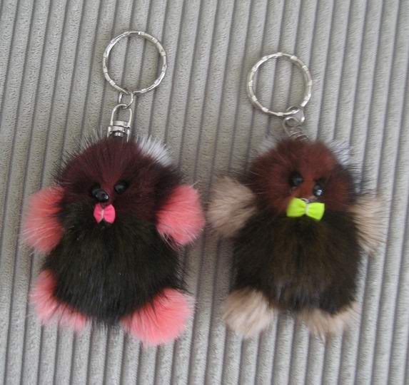 毛皮钥匙链FUR KEYCHAIN  青岛华艺荣皮草服饰有限公司